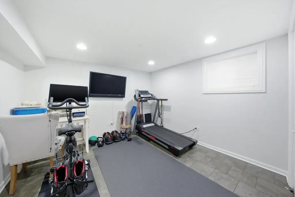 6425 West 64th Street Chicago IL 60638