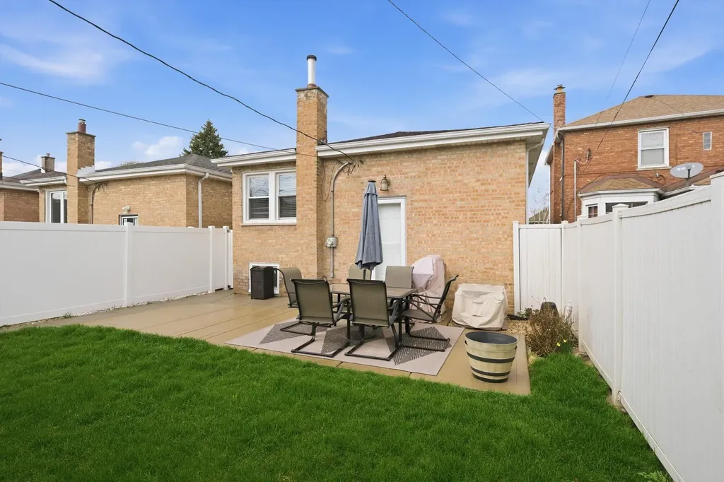 6425 West 64th Street Chicago IL 60638