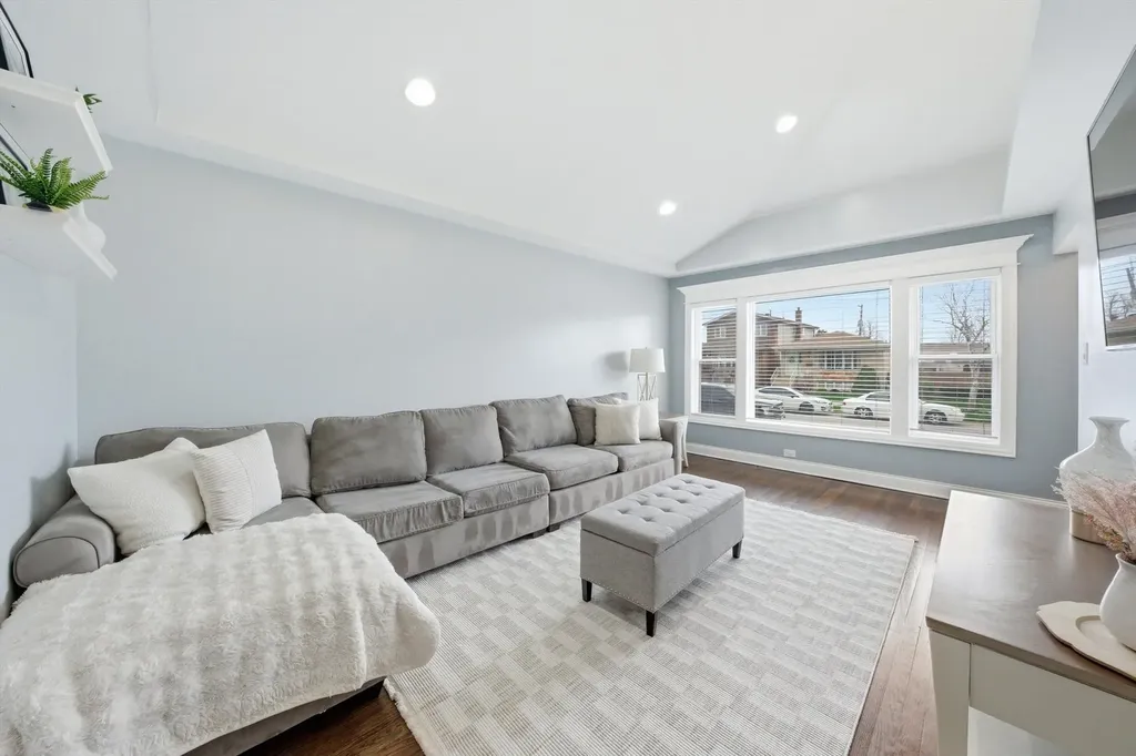 6425 West 64th Street Chicago IL 60638