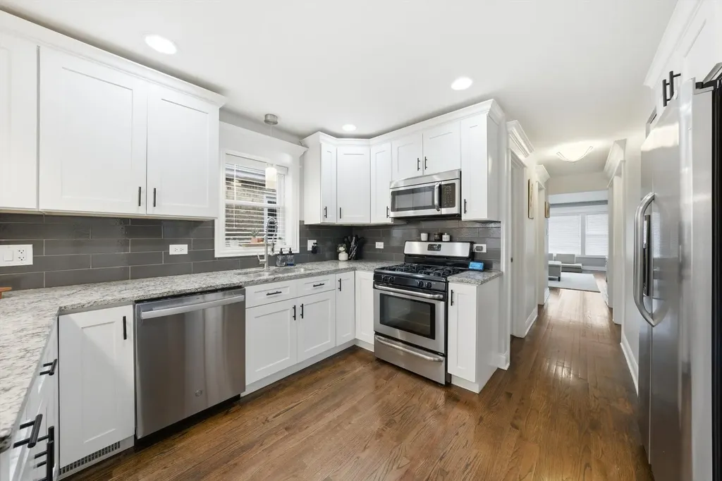 6425 West 64th Street Chicago IL 60638
