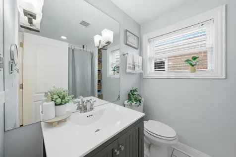 6425 West 64th Street Chicago IL 60638