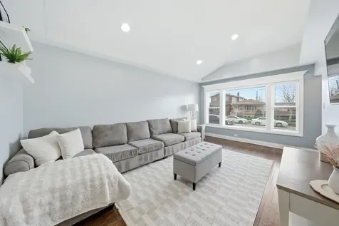6425 West 64th Street Chicago IL 60638