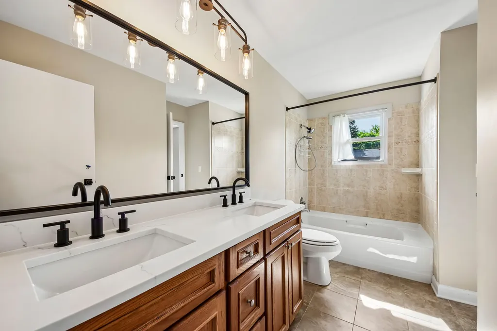 420 Justine Avenue Bolingbrook IL 60440