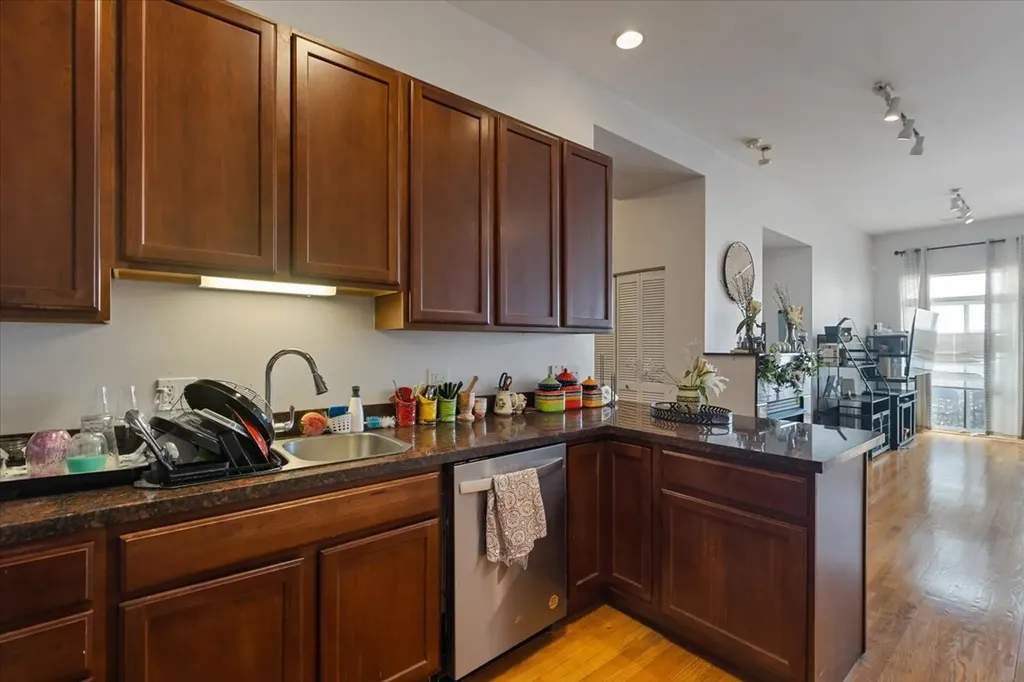 1040 East 47th Street Chicago IL 60653