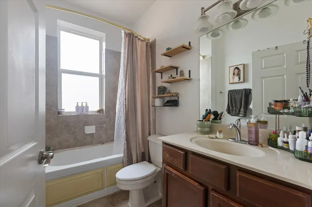 1040 East 47th Street Chicago IL 60653