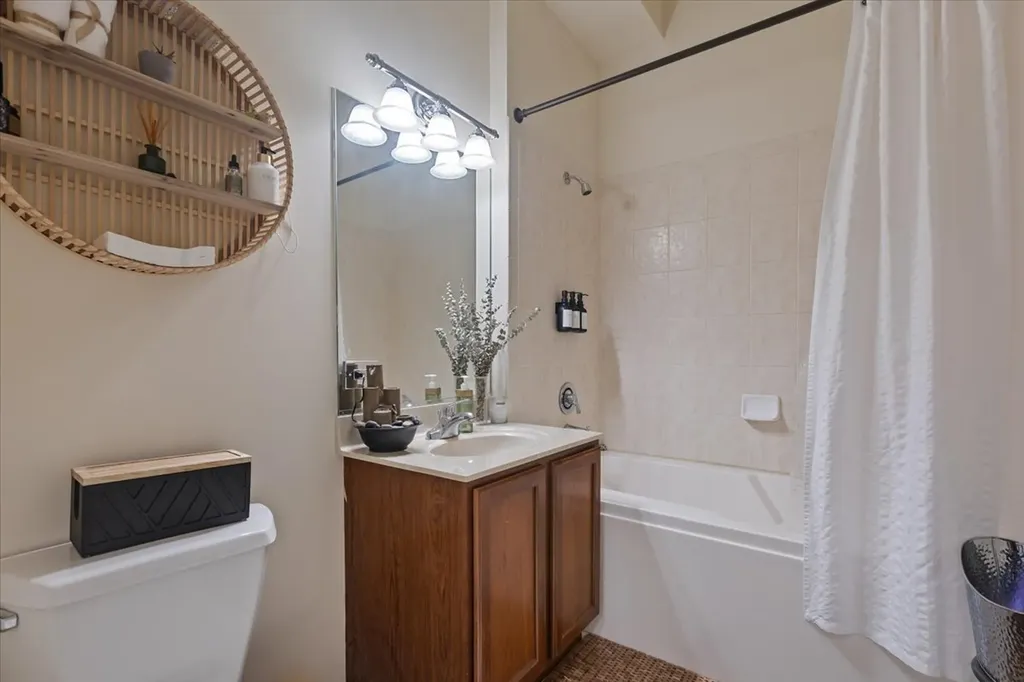 1040 East 47th Street Chicago IL 60653