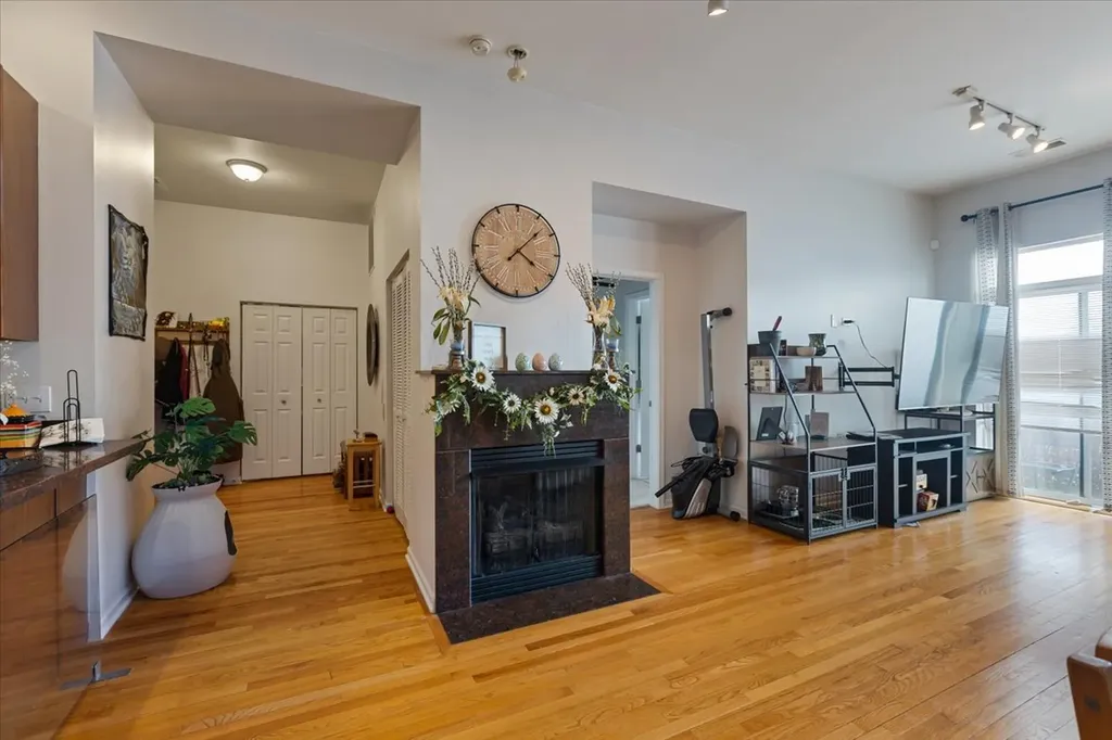 1040 East 47th Street Chicago IL 60653
