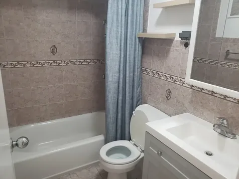 9366 Bay Colony Drive Des Plaines IL 60016