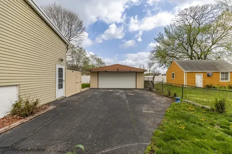 203 North Wolcott Street Thornton IL 60476