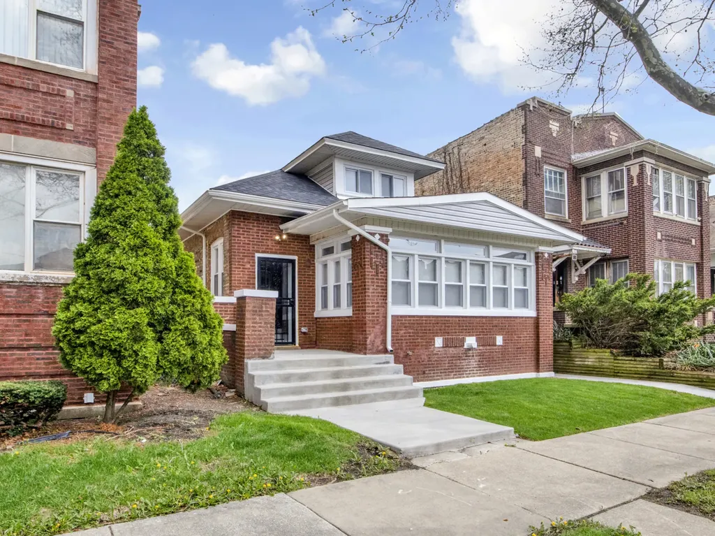 7947 South May Street Chicago IL 60620