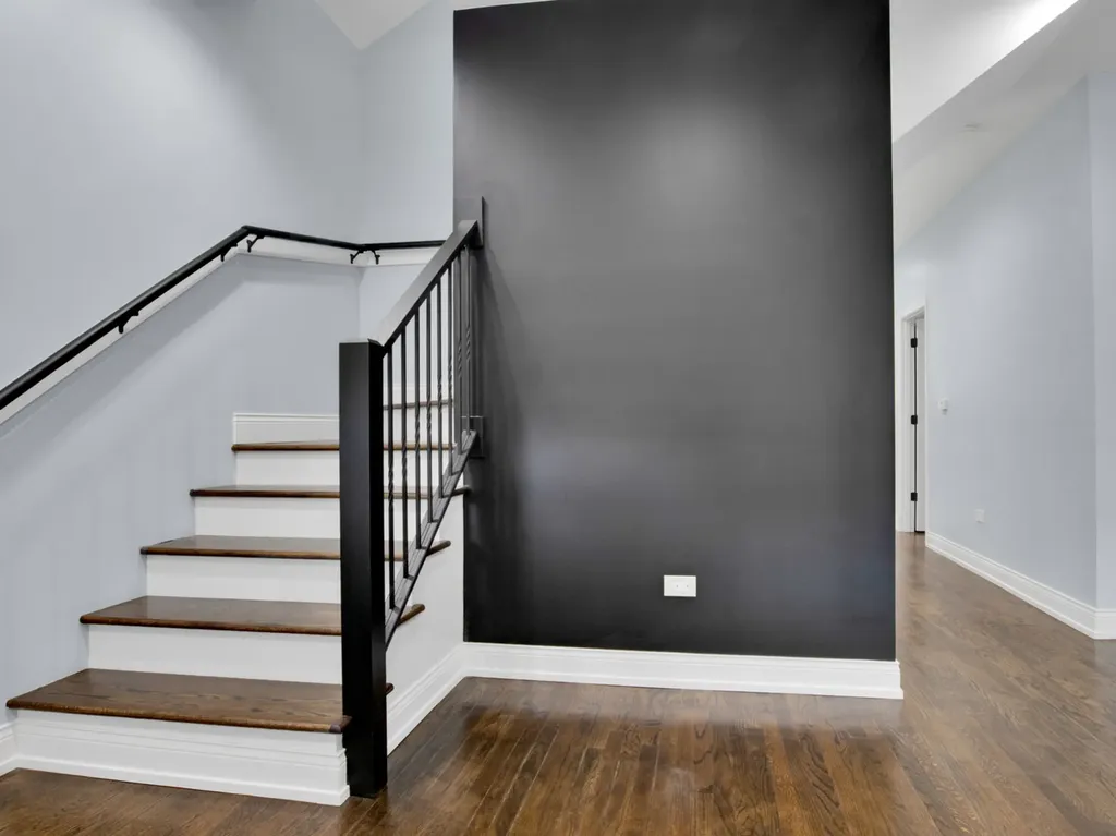 7947 South May Street Chicago IL 60620