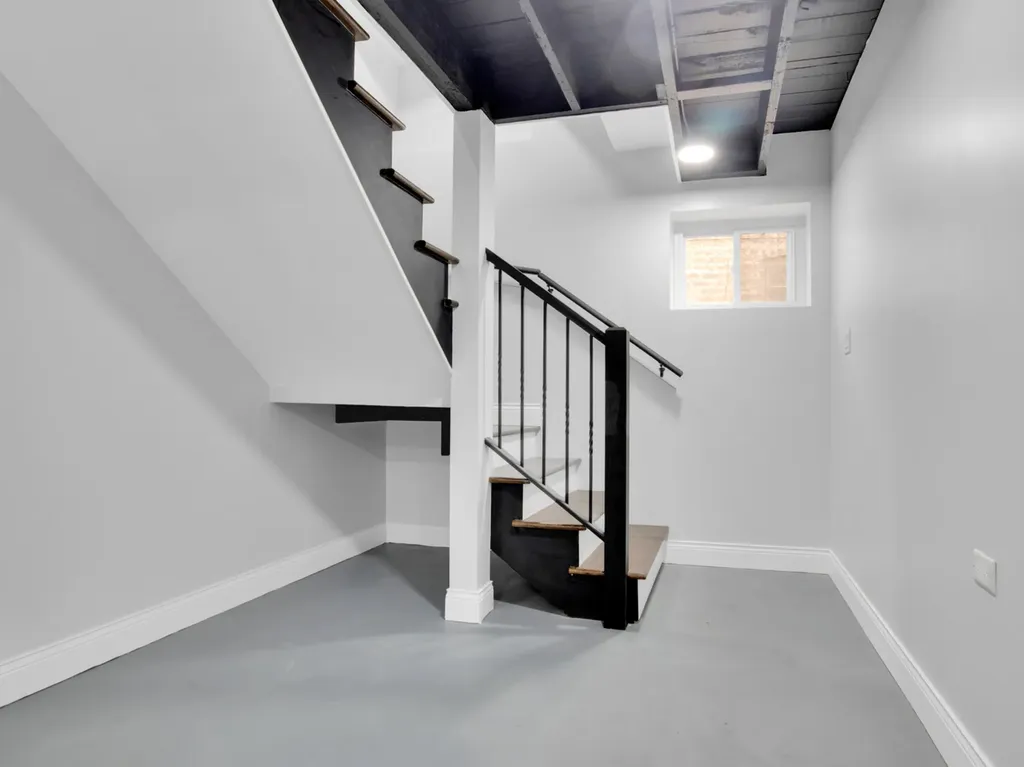 7947 South May Street Chicago IL 60620