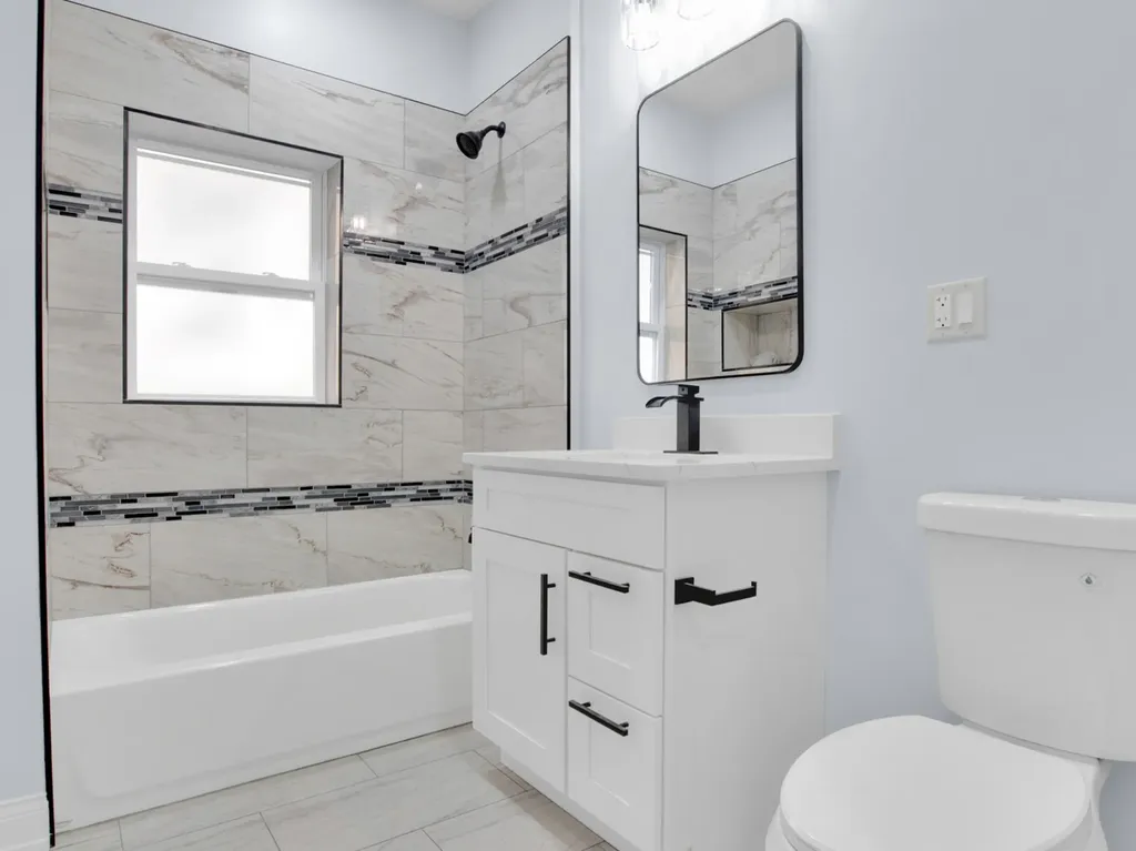 7947 South May Street Chicago IL 60620