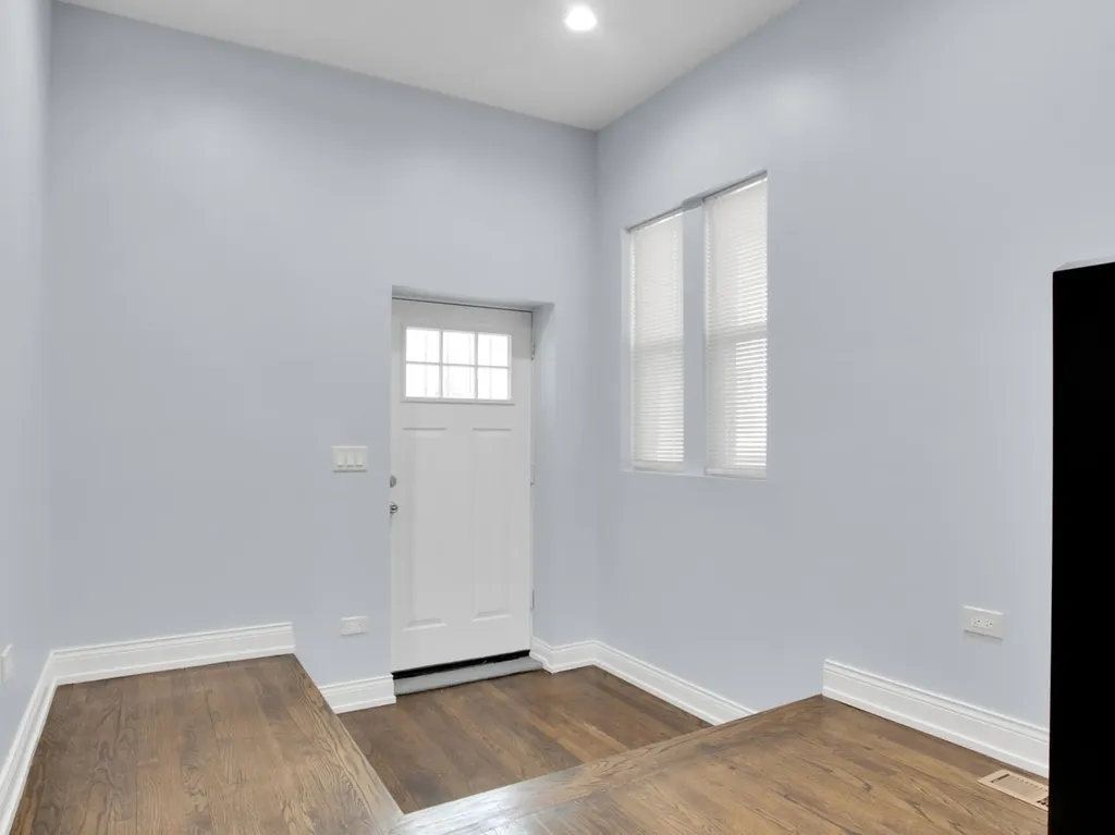 7947 South May Street Chicago IL 60620