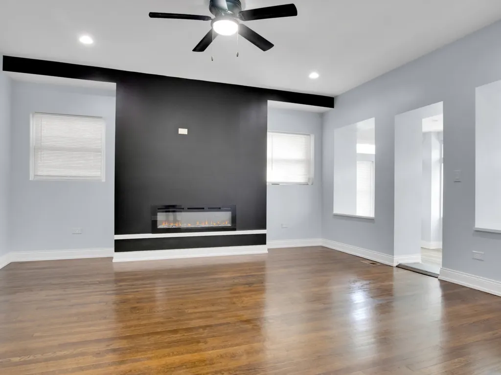 7947 South May Street Chicago IL 60620