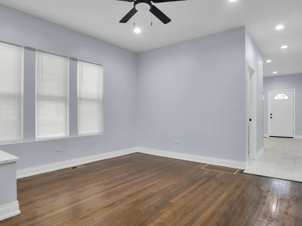 7947 South May Street Chicago IL 60620