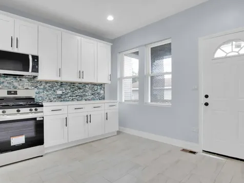 7947 South May Street Chicago IL 60620