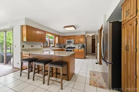 301 Stoneleigh Lane Oswego IL 60543