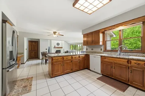 301 Stoneleigh Lane Oswego IL 60543