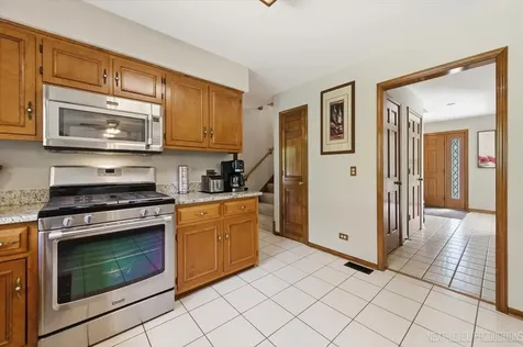 301 Stoneleigh Lane Oswego IL 60543