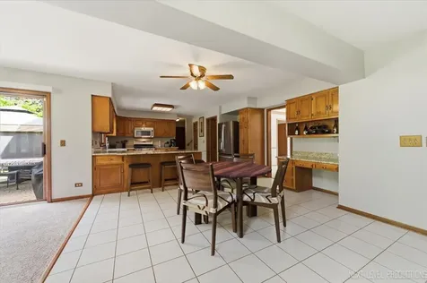 301 Stoneleigh Lane Oswego IL 60543