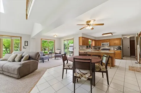 301 Stoneleigh Lane Oswego IL 60543
