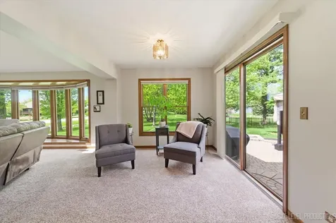 301 Stoneleigh Lane Oswego IL 60543