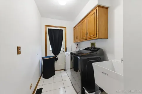 301 Stoneleigh Lane Oswego IL 60543