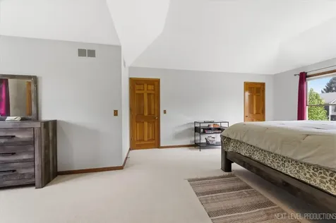 301 Stoneleigh Lane Oswego IL 60543