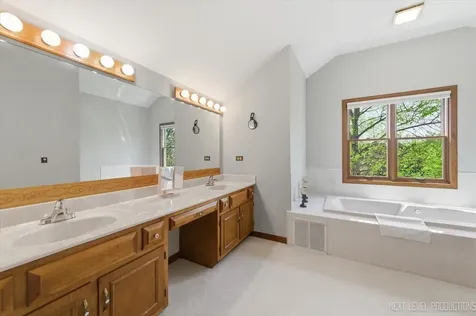 301 Stoneleigh Lane Oswego IL 60543