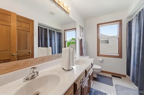 301 Stoneleigh Lane Oswego IL 60543