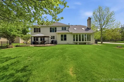 301 Stoneleigh Lane Oswego IL 60543