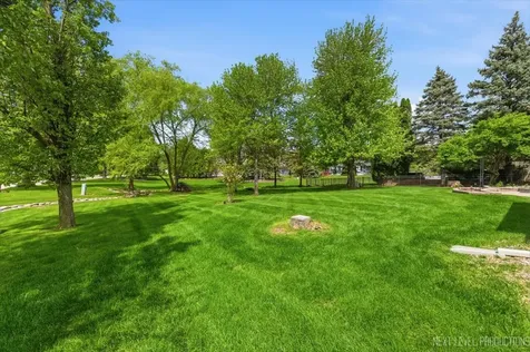 301 Stoneleigh Lane Oswego IL 60543