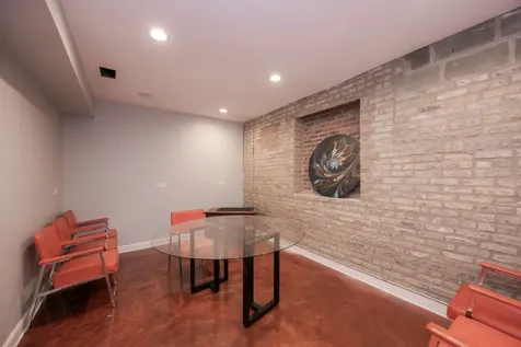 2815 North Kimball Avenue Chicago IL 60618
