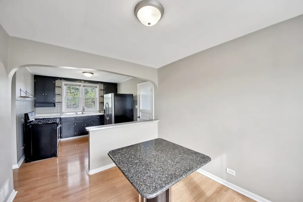6254 West Barry Avenue Chicago IL 60634