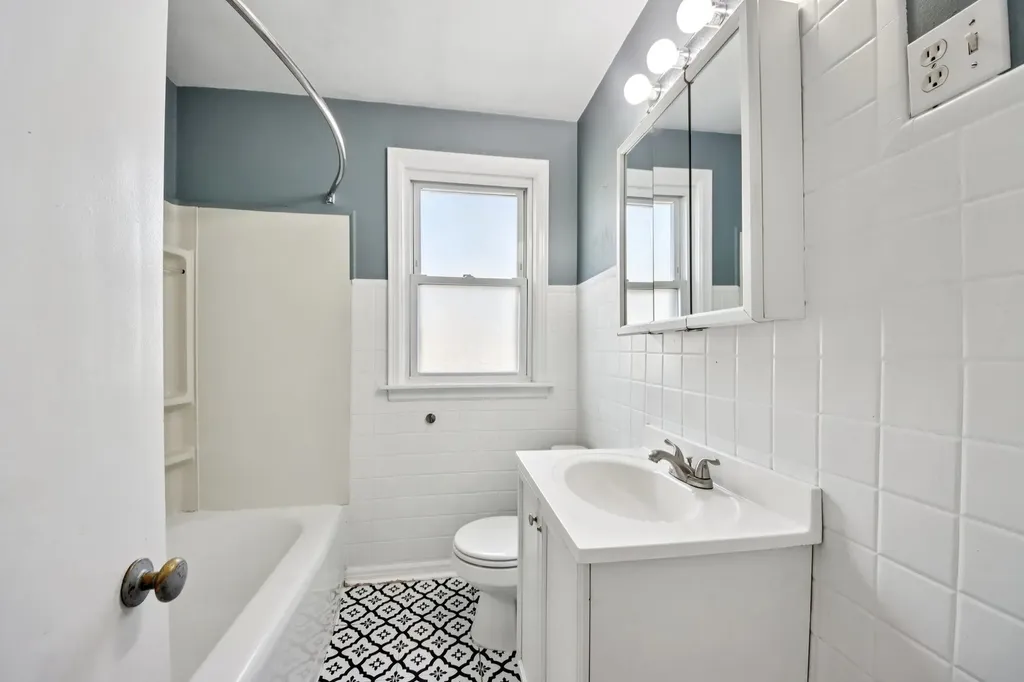 6254 West Barry Avenue Chicago IL 60634