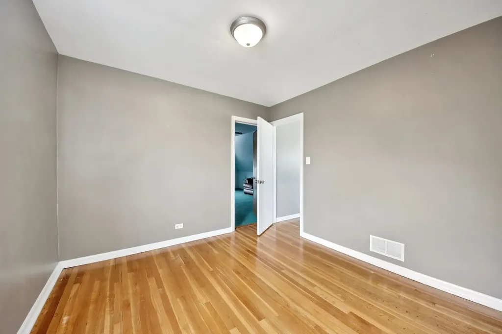 6254 West Barry Avenue Chicago IL 60634