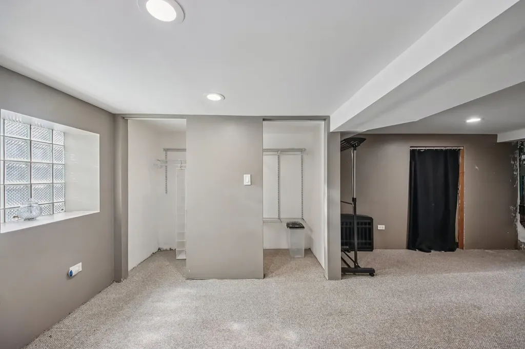 6254 West Barry Avenue Chicago IL 60634