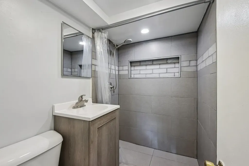 6254 West Barry Avenue Chicago IL 60634