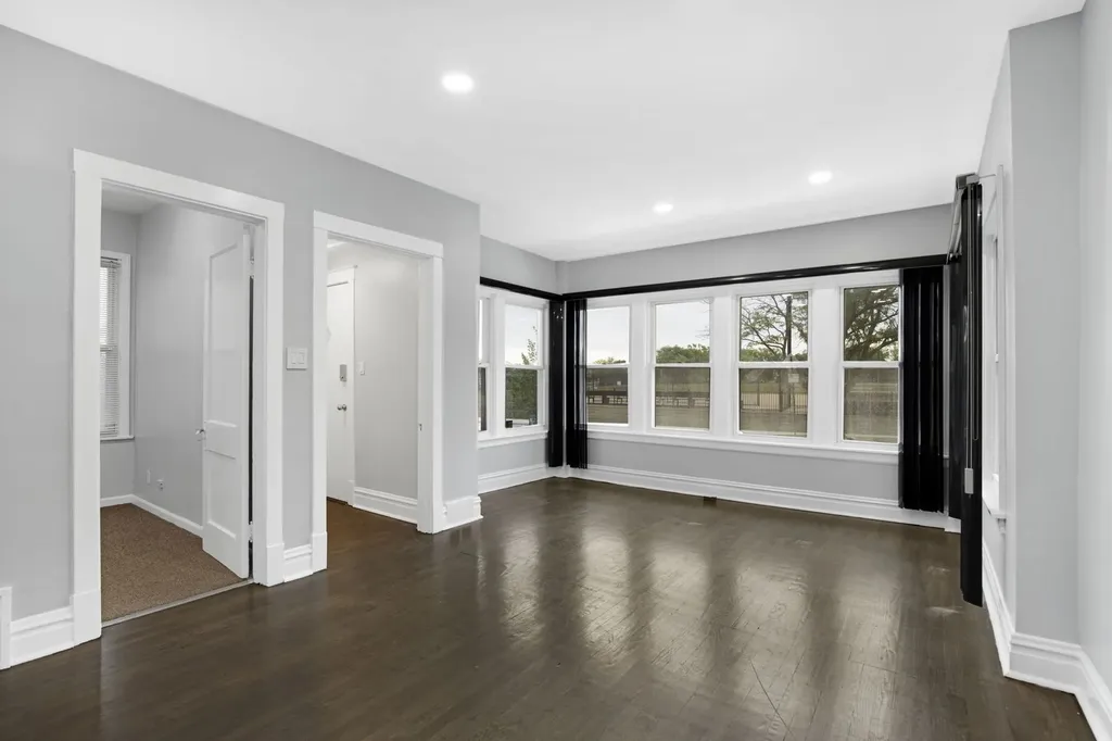 6254 West Barry Avenue Chicago IL 60634