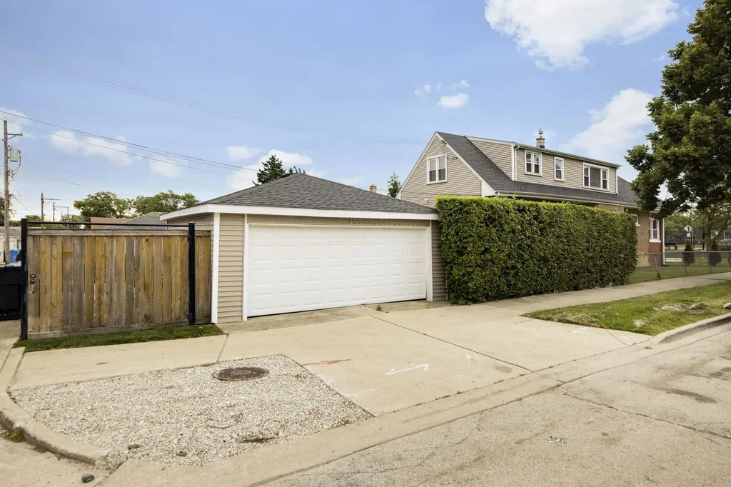 6254 West Barry Avenue Chicago IL 60634
