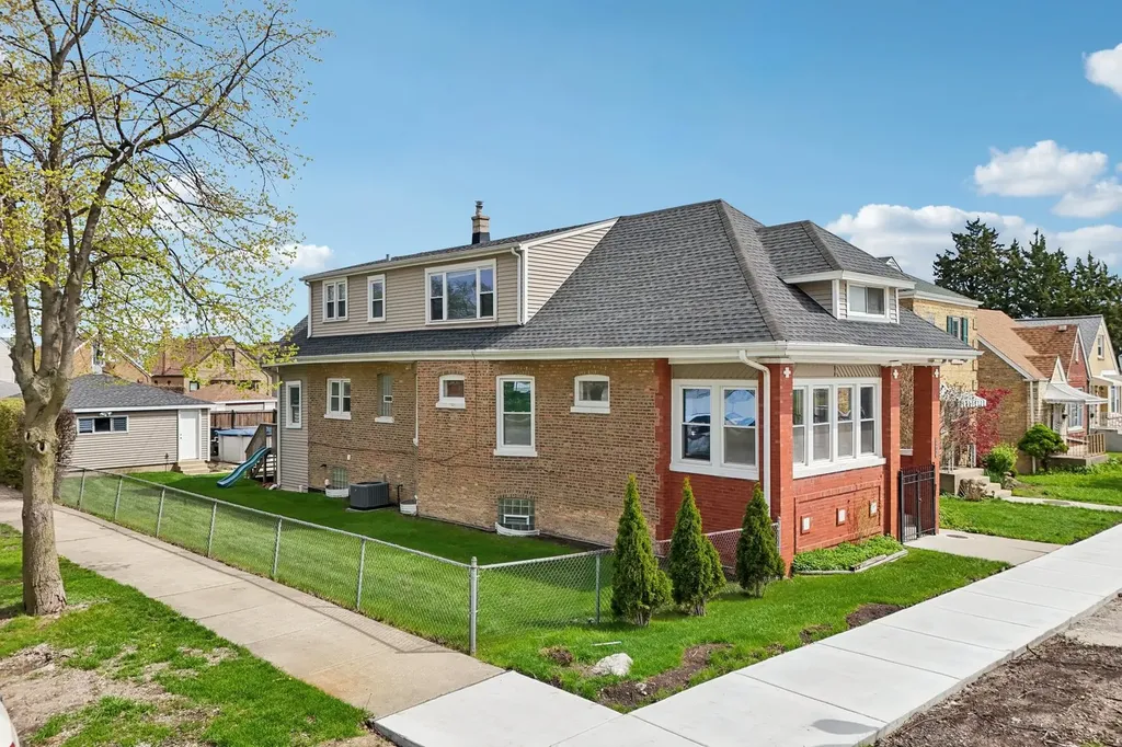 6254 West Barry Avenue Chicago IL 60634