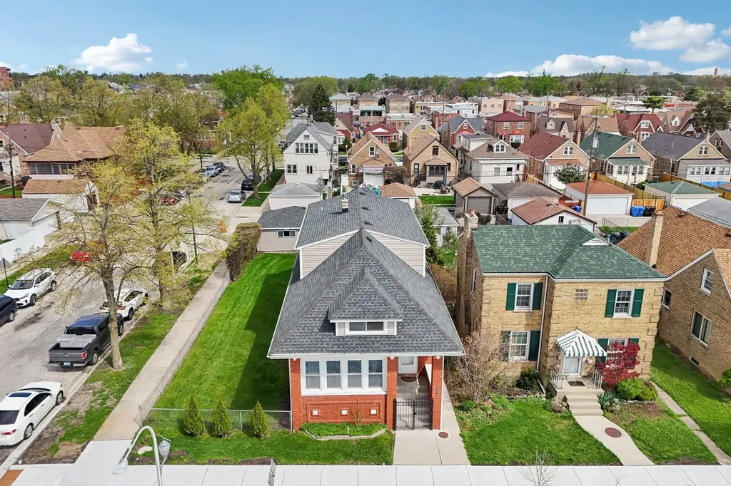 6254 West Barry Avenue Chicago IL 60634