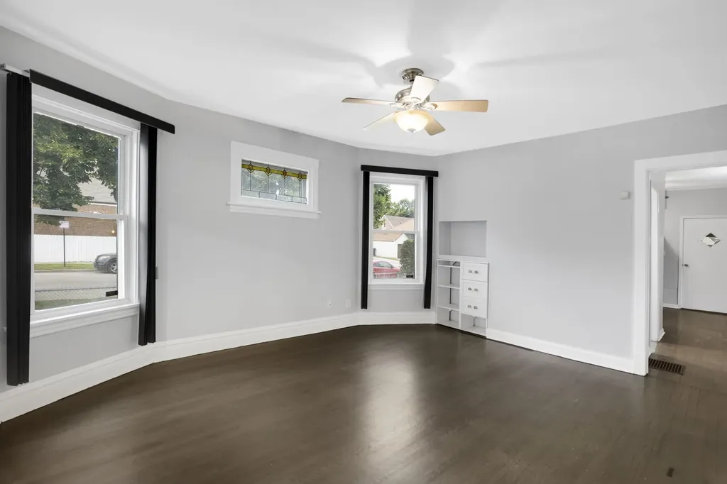 6254 West Barry Avenue Chicago IL 60634