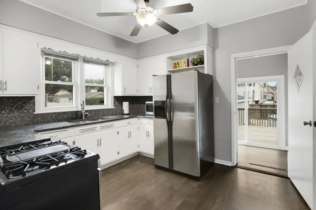 6254 West Barry Avenue Chicago IL 60634