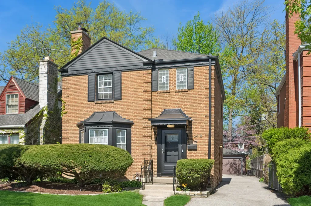 6418 North Le Mai Avenue Chicago IL 60646