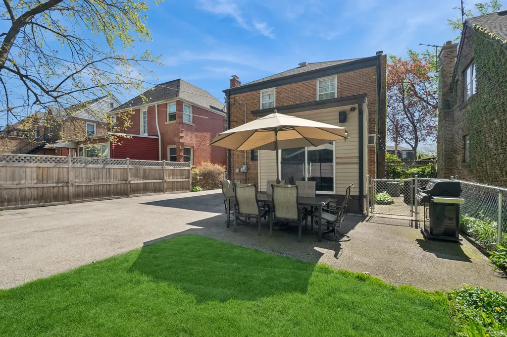 6418 North Le Mai Avenue Chicago IL 60646