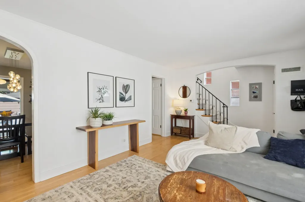 6418 North Le Mai Avenue Chicago IL 60646