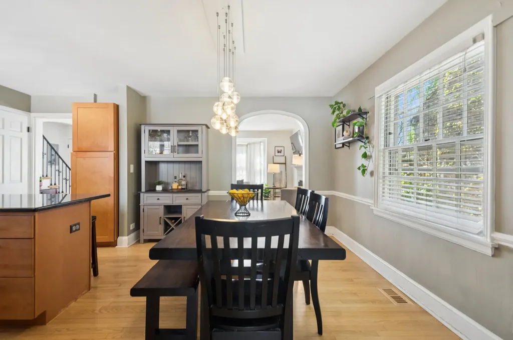 6418 North Le Mai Avenue Chicago IL 60646