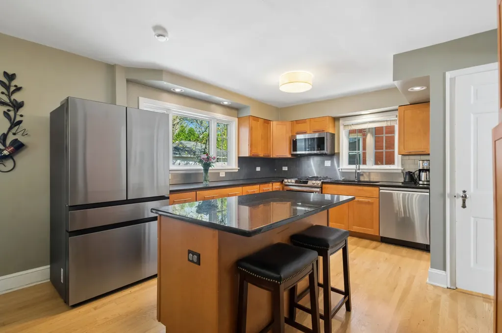 6418 North Le Mai Avenue Chicago IL 60646